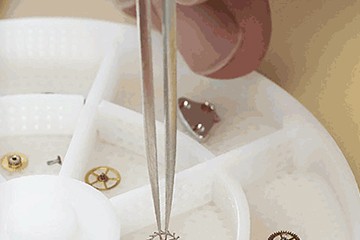 原装哈尔滨宝玑钢表带维修